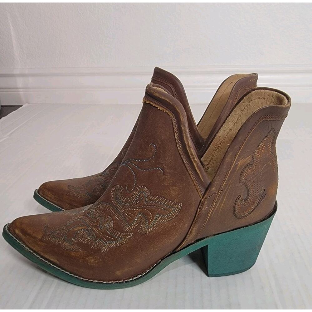 Circle G Women's Sz 9 Cognac Embroidered Leather Western Cowgirl Ankle Boots